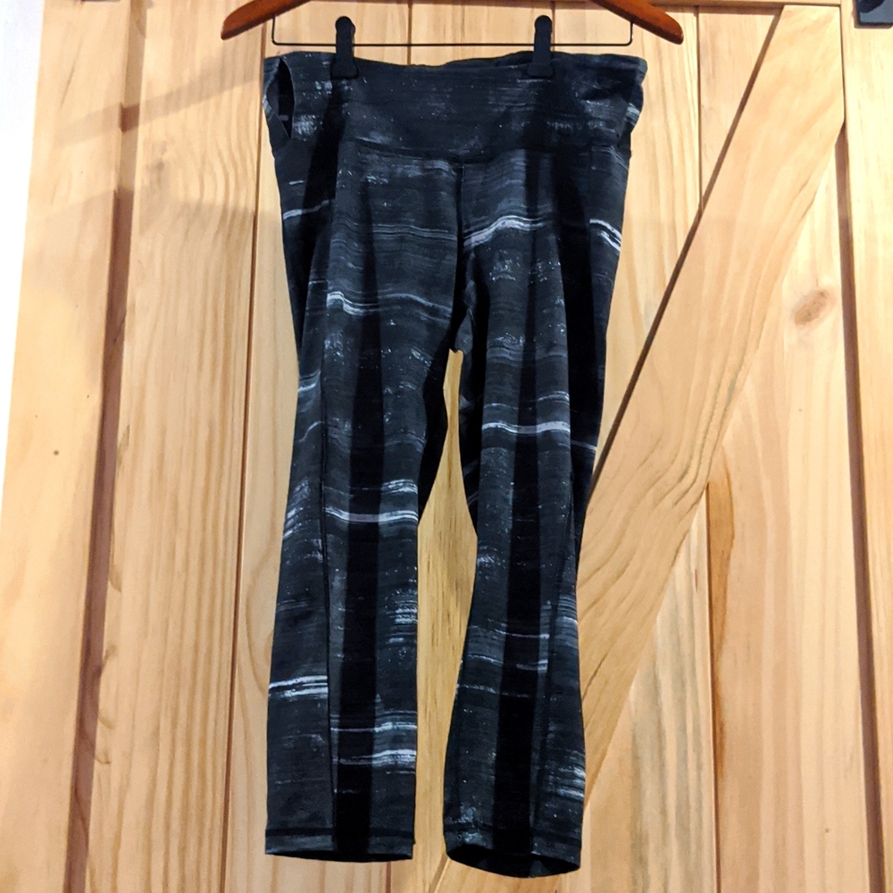 Old Navy Workout Cropped Leggings